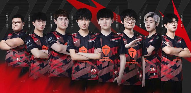 兩人因肘部 兩人因肘部